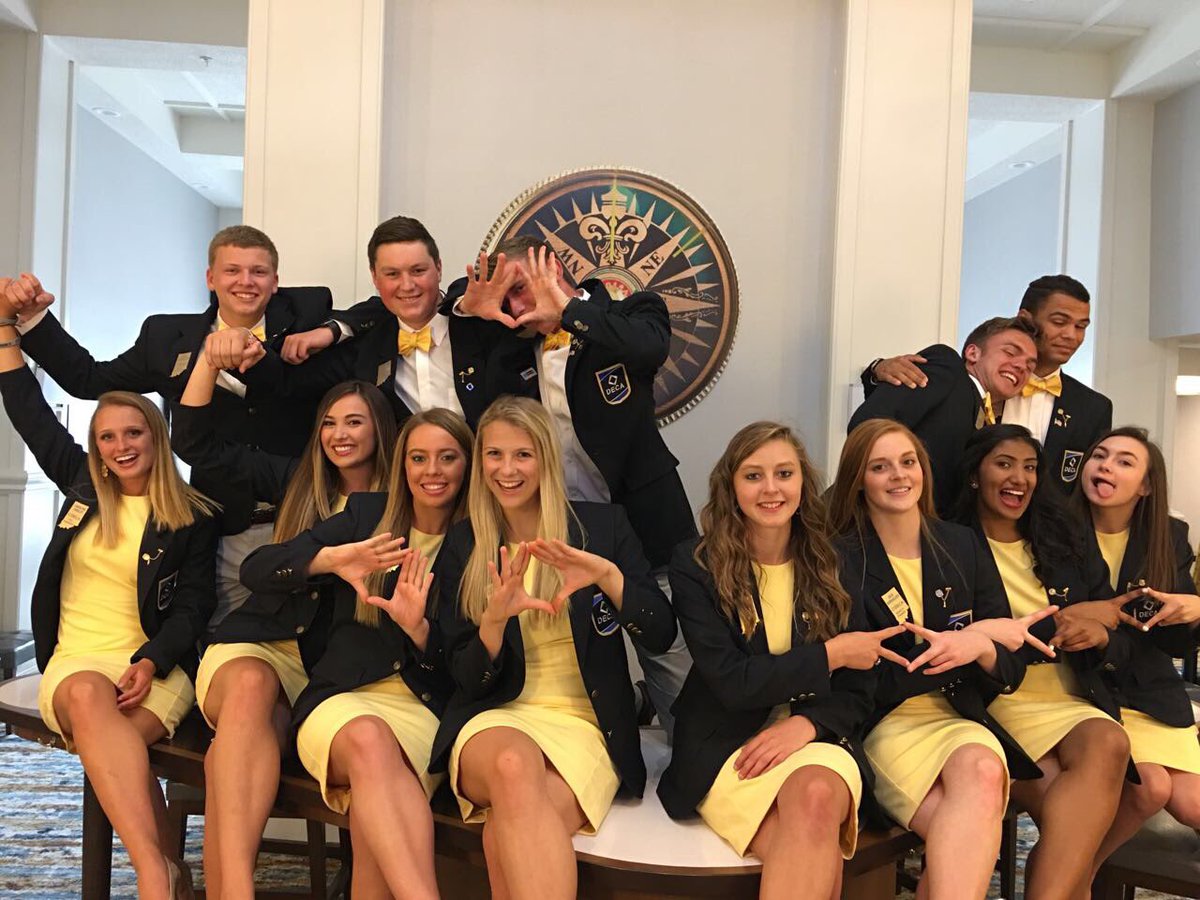 JacksonB101's tweet photo. Your @IndianaDECA state officer squad🔥🔥🔥 https://t.co/gPcwPN49rZ