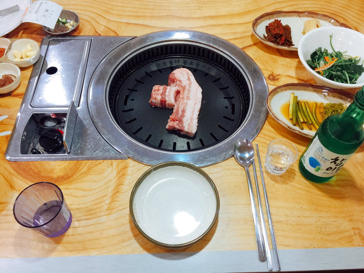 Halmony_'s tweet image. 어제 혼밥함 고깃집가서 소주도 한병 캬
슬슬 씻어보깡