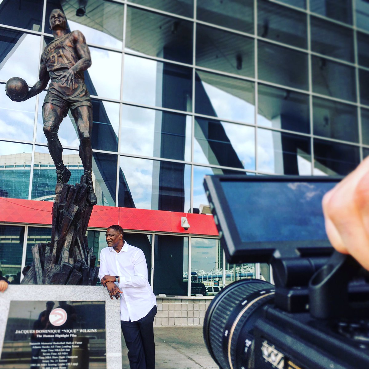 TheElanBrooks's tweet photo. Awesome shoot with the #HumanHighlightFilm himself Mr #DominiqueWilkins ππ¬π₯
#Atl #hawks #nba #SentryStudios https://t.co/f1Qn88jJHX
