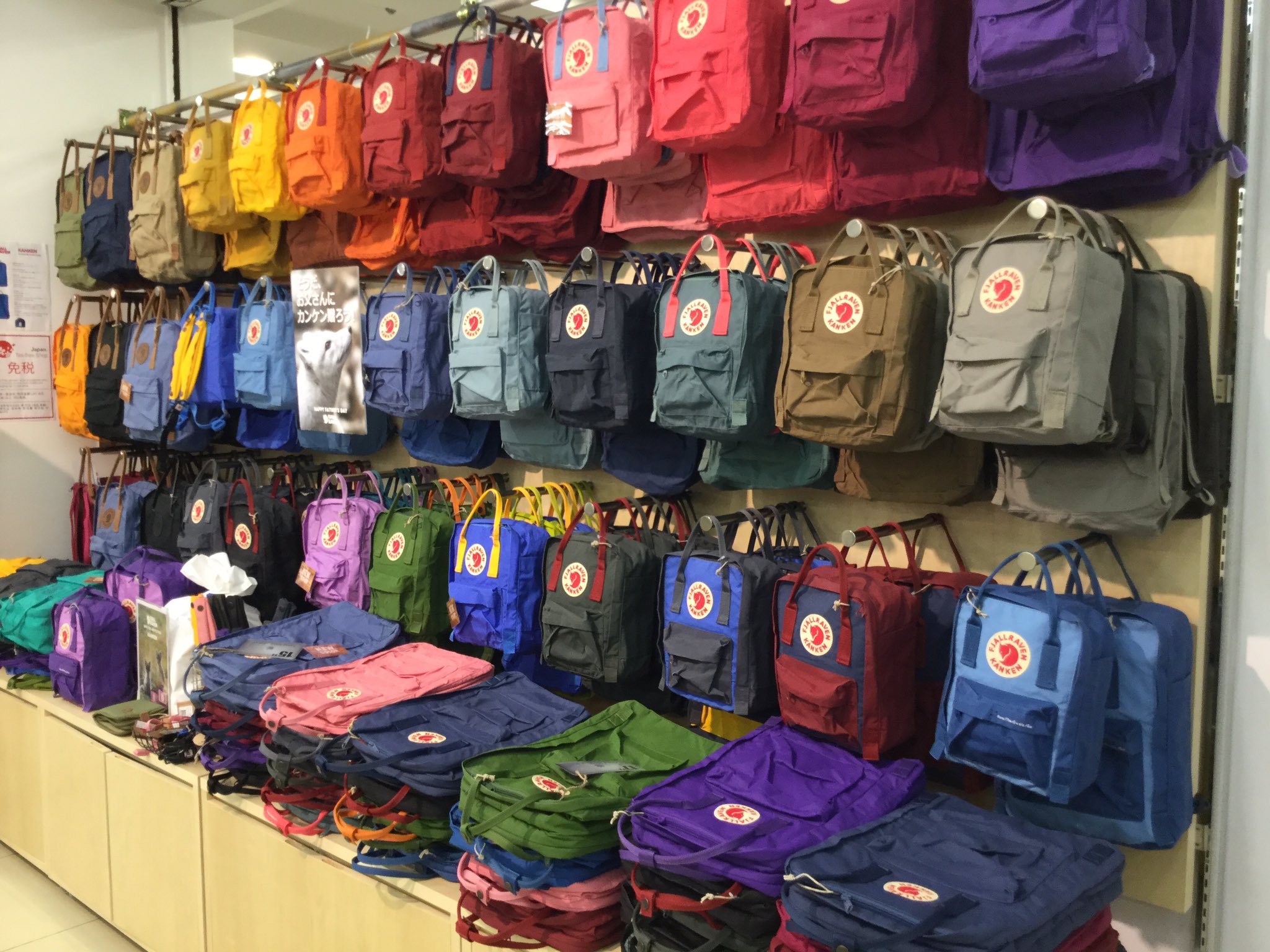 石井スポーツ公式 登山 アウトドア ビックロ フェールラーベン カンケン 入荷です 通常の16l ミニは全43色 普段入荷の少ないラップトップモデル Pcスリーブ付 もほぼ全色ご用意 ビックロ店は15 17 モデルのみの展開です Kanken