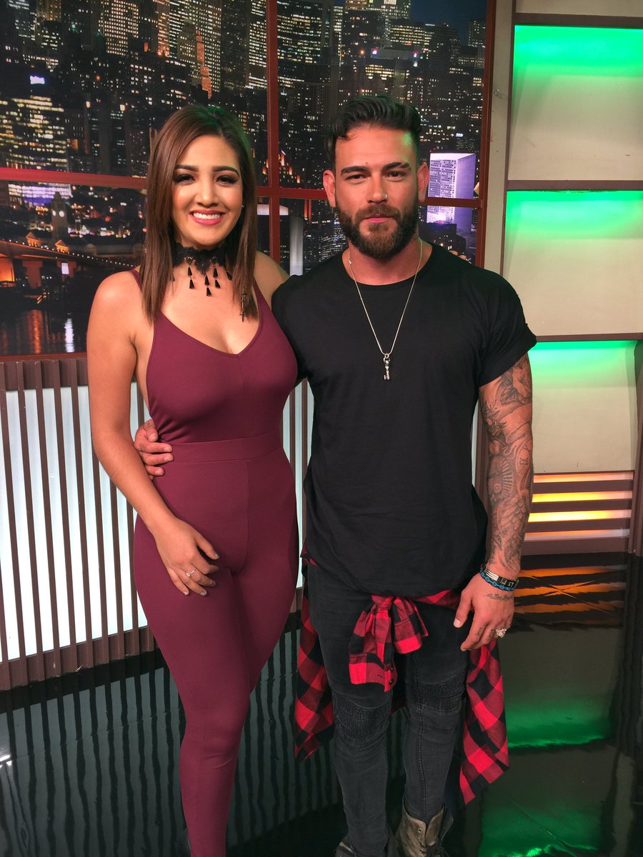 claudia_llort's tweet photo. Tenemos un gran invitado en @elultimopitazo  @diegovaloficial  no se lo pierdan 🎼🎤🎼🎤🎼🎤😘😘😘😘😘😘😘 https://t.co/1tDUM8vL56