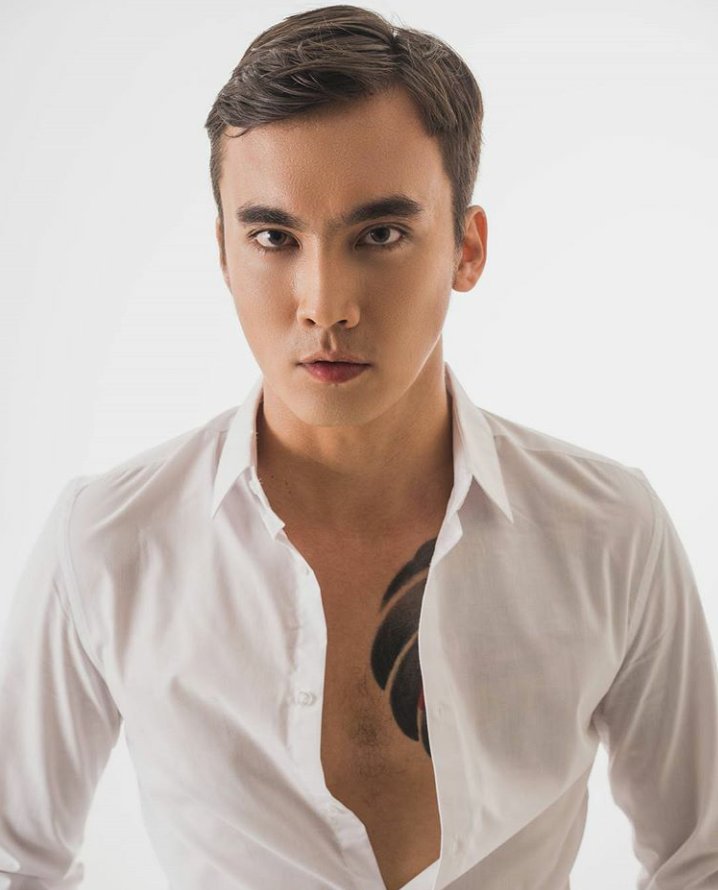 mrvvip's tweet photo. Rendy Kjaernett shirtless photoshoot. Awas salfokk. 😜 #selebwatch https://t.co/rSouAOlKx8