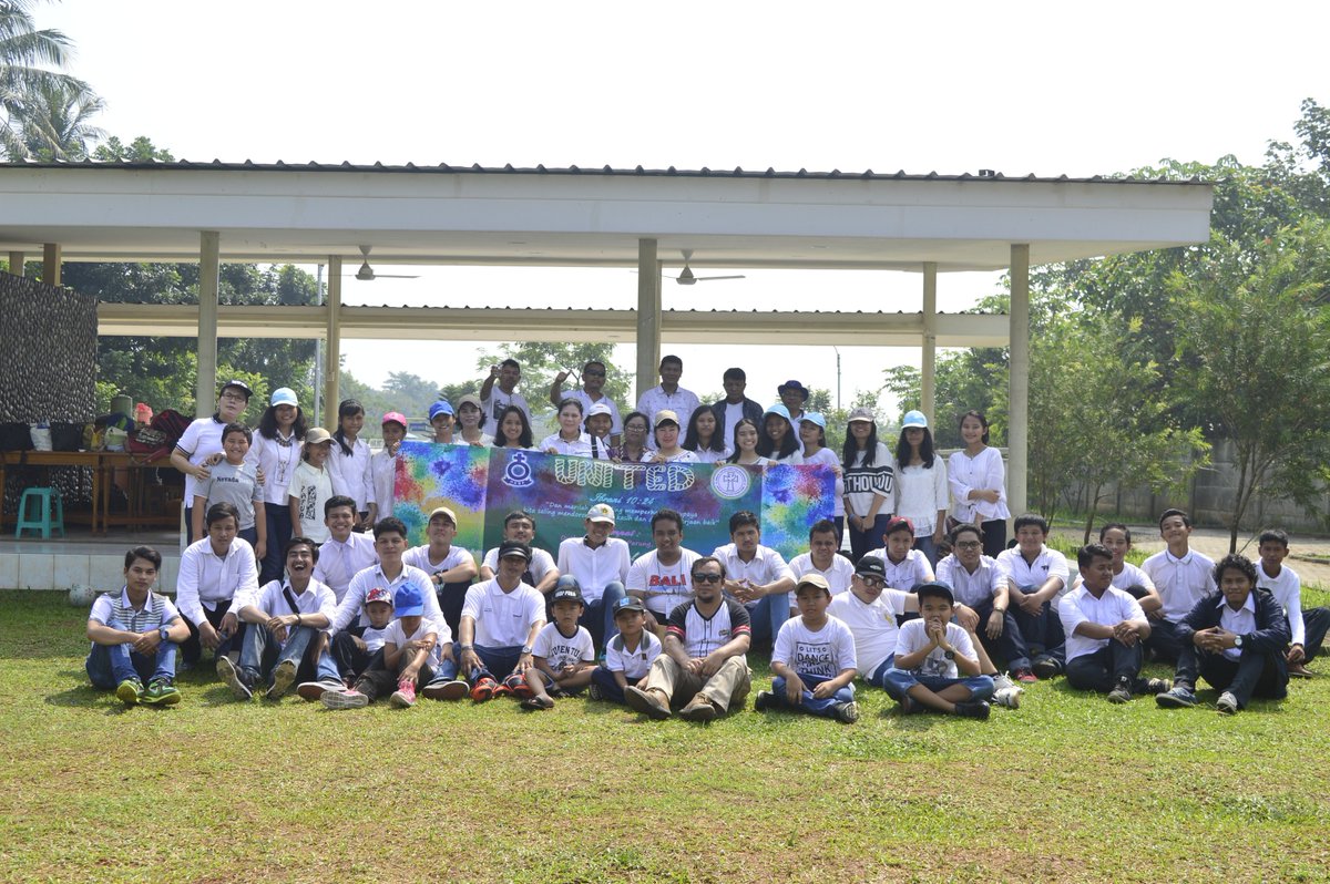 RNHKBPPura's tweet photo. Remaja - Naposobulung bersama Orang tua pendamping dan adik Sekolah Minggu
#UNITED 
#KebaktianPadang2017 
#rnhkbppurabojonggede https://t.co/kMx9rlAeuW