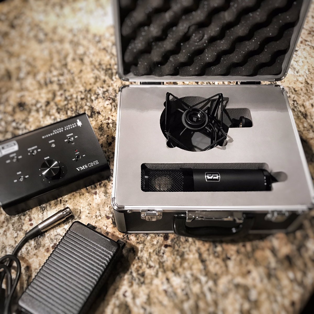 marketeson's tweet image. Arrived back from Mexico to this beauty. Can&apos;t wait to get my #SlateVMS set up. Good things come in small packages! Big up @Slateproaudio 👍🏼