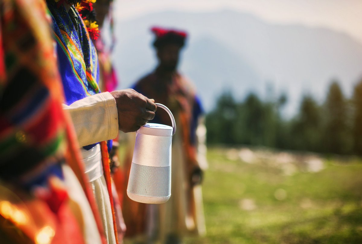 ExploreWithRoy's tweet photo. The locals of #HimachalPradesh with their colorful attire & the wonderful #BOSERevolve. What stark contrast! #unravelhimachal #traveldiaries https://t.co/4dGeRWfZSJ