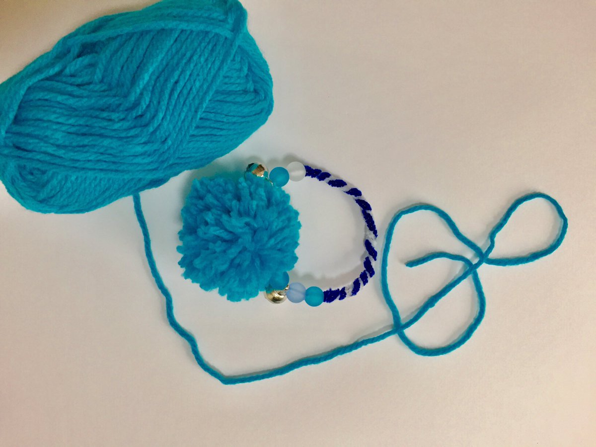 ট ইট র 伊藤慧 𝑲𝒆𝒊 𝑰𝒕𝒐 𝒑𝒊𝒂𝒏𝒊𝒔𝒕 季節外れな気もしないでもないけれど カラフルで可愛い毛糸があったので100均で買ってみたー ボンボン作ってみたー 鈴にしてみたー ボンボンベル 我ながら可愛くできたー ᐜ 手作り楽器 ぴ