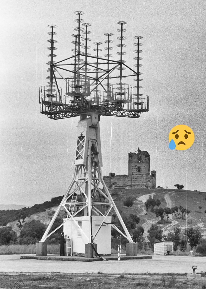 rafasith's tweet photo. Durante mi visita a @esa_es en #SpaceIN me dicen que esta preciosa antena fue desmantelada hace años. La foto la hice en 1984. 🙁 https://t.co/Mm4vibh2LY