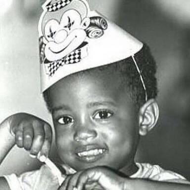 Happy birthday to mr I can do/achieve anything I set my mind on, personified.The legendary/ innovative KanYe West 