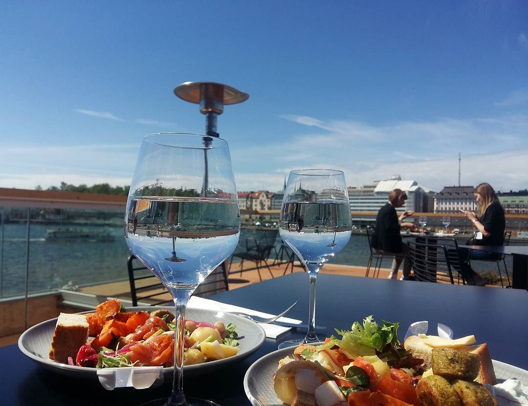 nkleVictor's tweet photo. Sunny day makes for an amazing outdoor lunch! Check our stories to also see the ☉😎👌
#myhelsinki #helsinki #visithelsinki #allasseapool https://t.co/5SFawpjRJA