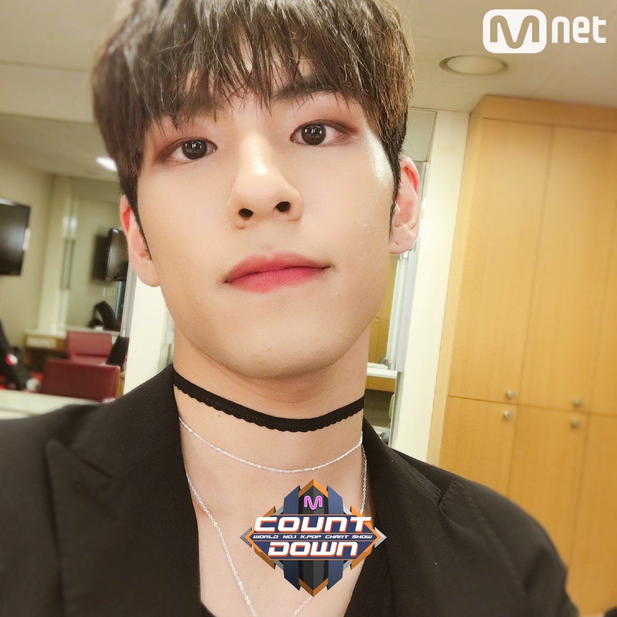 MnetMcountdown's tweet photo. 아아 지금 #DAY6~가 셀카 테스트 중입니다. 요로케 찍어야 잘 나오나? 요로케 찍어야 잘 나오나??? 열심히 셀카 연습 하고! 잠시 후 6시 #엠카운트다운 #반드시웃는다 무대로 여러분을 찾아갑니다! https://t.co/Z669uAAkaI