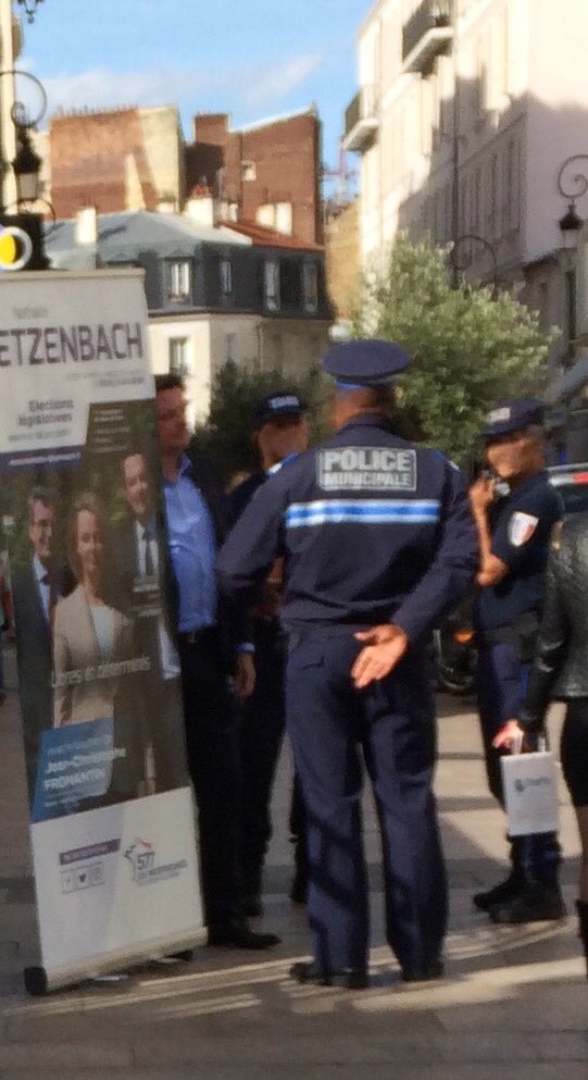 HautbourgC's tweet photo. Malgré la police politique de #puteaux, nous restons libres, déterminés et indépendants !@Etzenbach #neuilly #courbevoie #Legislatives2017 https://t.co/nbDkNBIYyw