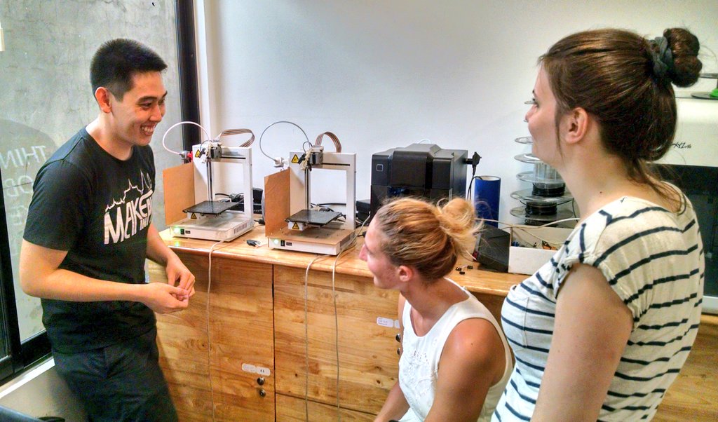 Aniwaa3d's tweet photo. Today, 3D printing workshop with @ARChubPNH for our interns Sabine and Ludivine 🐈👌 https://t.co/4Pl9FSXvky