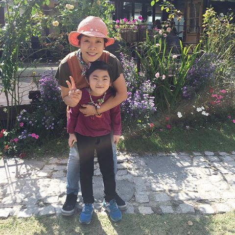 *김미화, <a href="/kimmiwha/">순악질</a> 수낙질 여사의 농사와 예술이 있는 '까페 호미' ☞ j.mp/18HWr5e ☜ '그곳에 가면 국민누나 김미화를 만날 수 있다' 사진출처: 호미까페