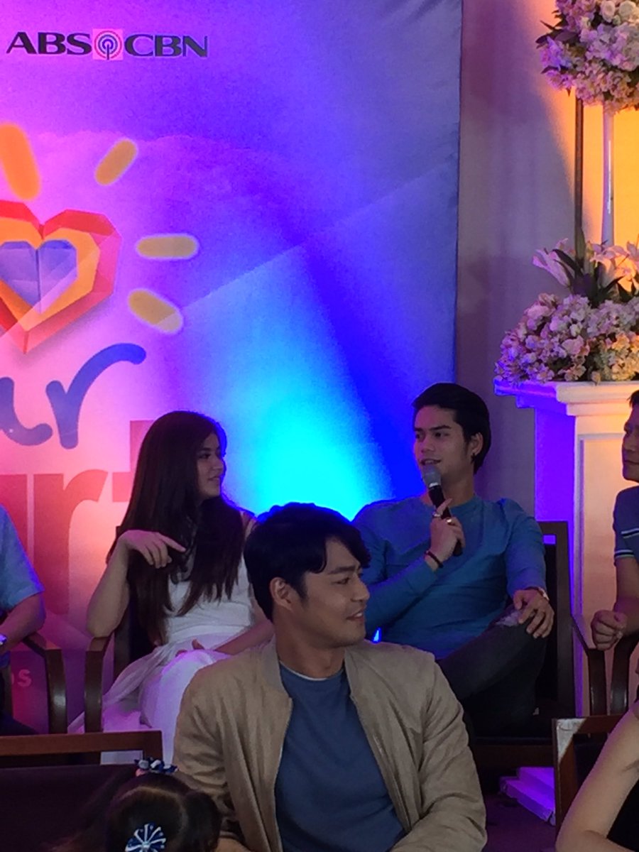 DreamscapePH's tweet photo. Mark Oblea, paboritong eksena noong kinantahan niya si Loisa sa rooftop. ❤️ #MDHFinalePresscon https://t.co/RZtyq3RKcj