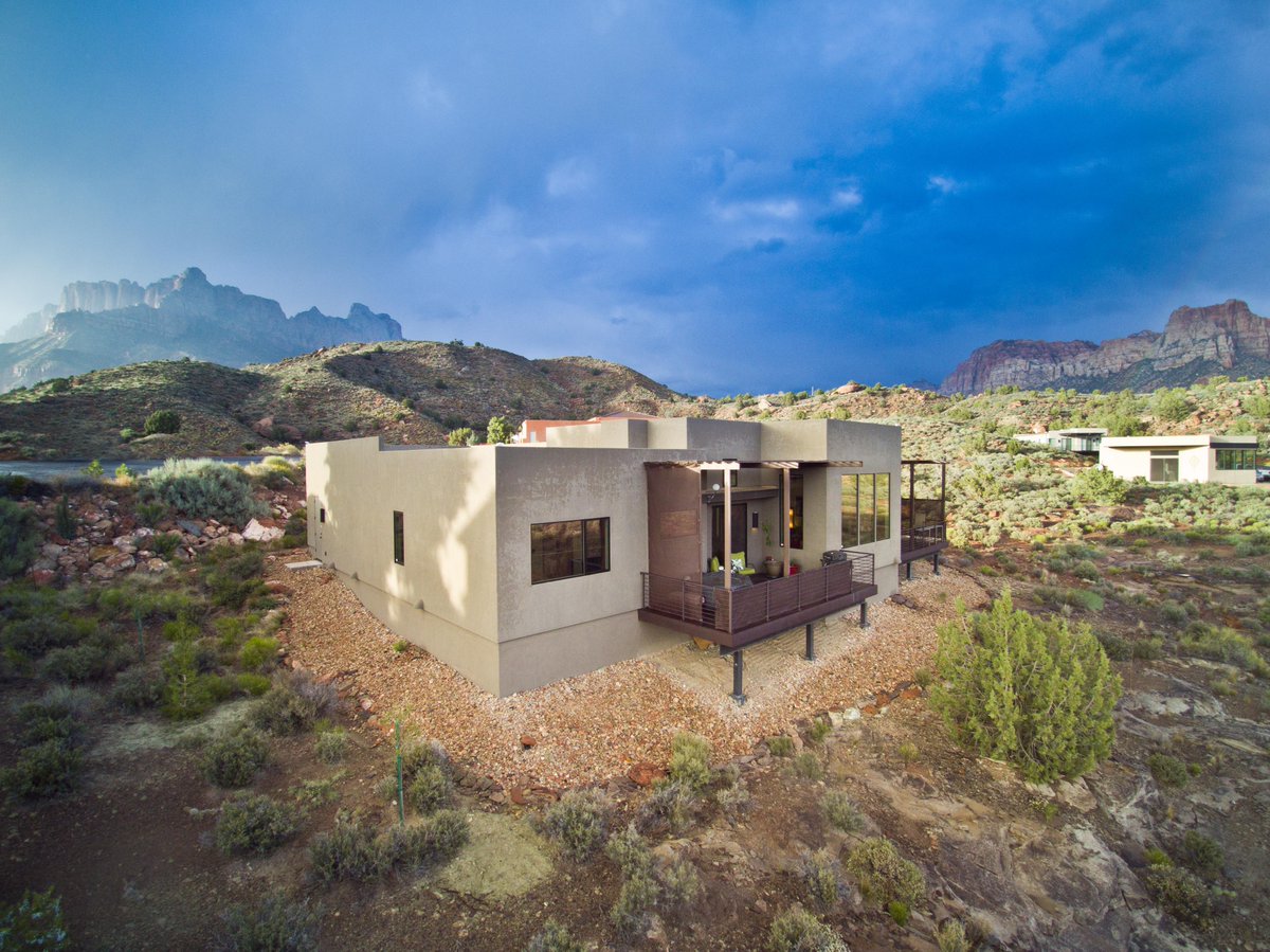 leewebb's tweet image. Photoshoot Complete 2704 Hopi Cir Sprindale UT #zion #springdale #realestate #nikon  #yuneec #typhoonH #leewebb #photographer #tiffanywest