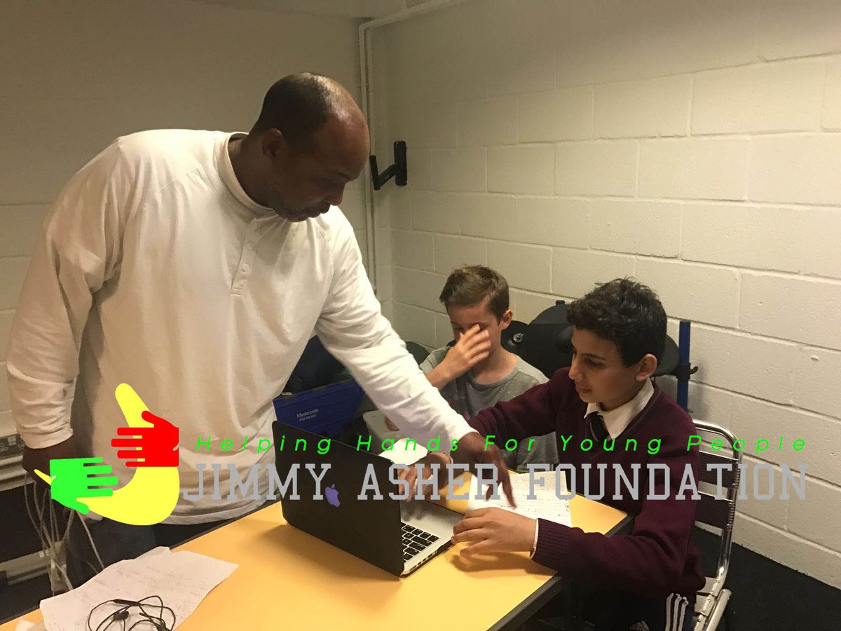 JAF_GLOBAL's tweet photo. Young People of @RBKC enjoyed our 12 weeks of #RadioBroadcasting #workshop @EpicCIC #ChelseaClub #HelpingHandsForYoungPeople #InspiringYouth https://t.co/7EsnnjXyoR