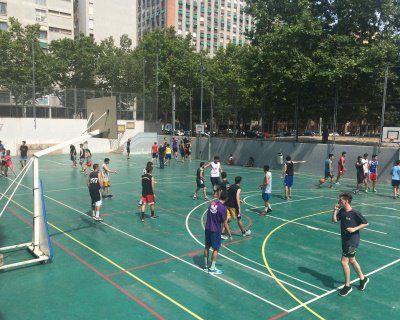FCBQ's tweet photo. L'Escola d'Àrbitres de l'FCBQ organitza, aquest estiu, nous cursos d'iniciació a l'arbitratge a #Barcelona

+ info a https://t.co/NtNswhyAs4 https://t.co/UWpMobY7R2
