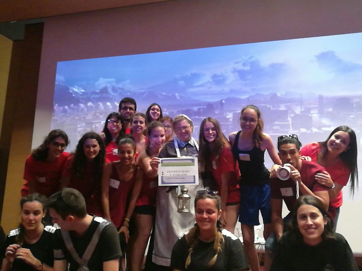 lmolina_molina's tweet photo. Premios de los Juegos del Hombre @TecnoCampus  :3r premio, distrito Gris, 2o distrito azul y 1os ROJOOOO!!! Bravo https://t.co/pXPHJzFJZw