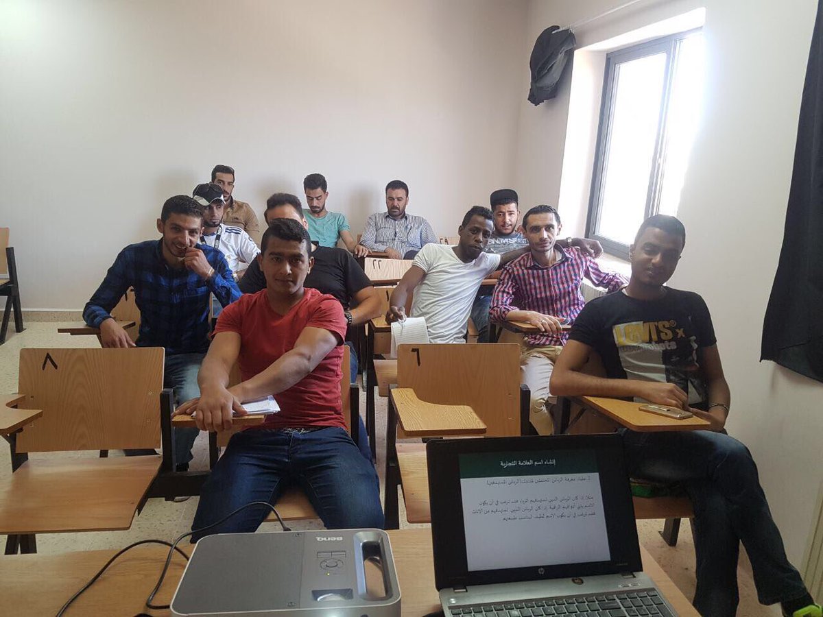 UNDPJordan's tweet photo. Entrepreneurship training 4 #Syrianrefugees &amp; #JO participants of Skills Exchange project in #Irbid. #syrianresponse #povertyreduction https://t.co/EhdWxGHkWX