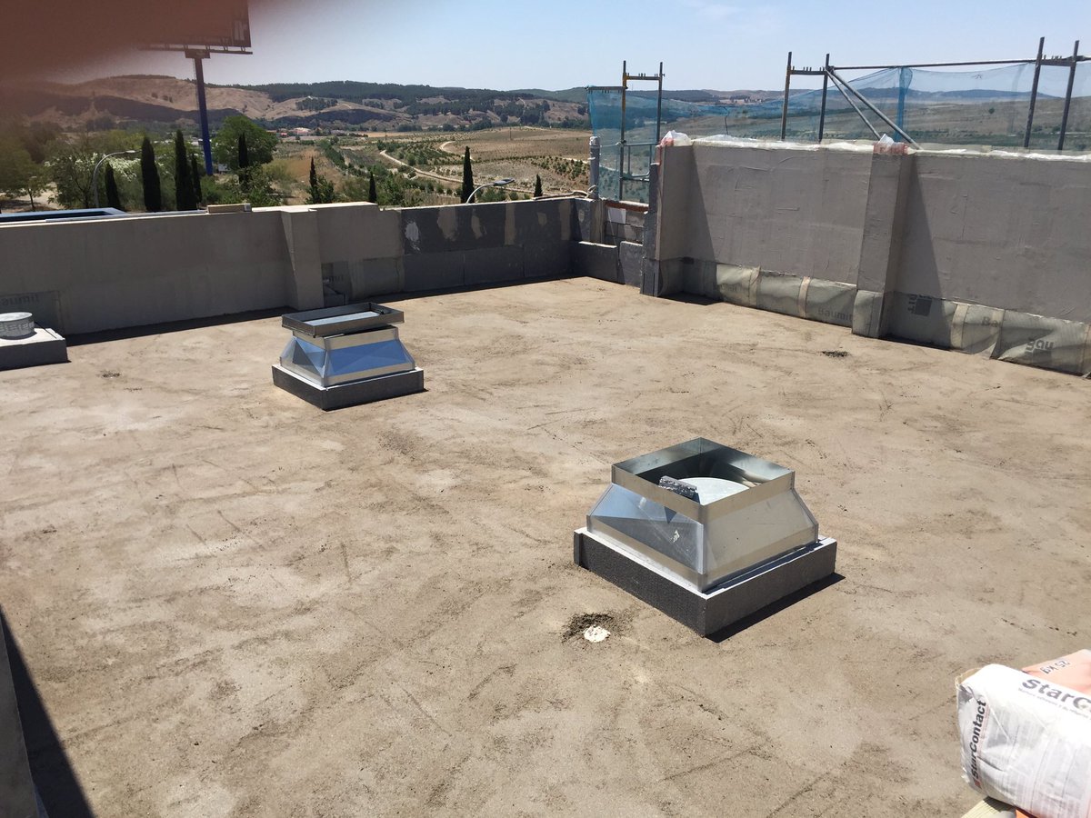 Terminada la solera de la terraza seguiremos con instalación de ventilación @zehnder_spain <a href="/Teclusol/">Solatube  España</a> Centro de Capacitación Rehabilitación