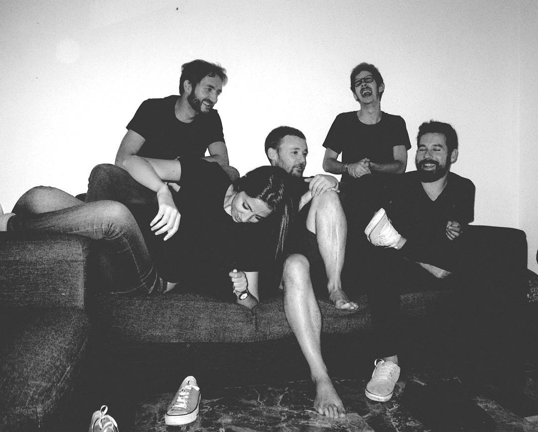 La peregrinación festivalera de Apartamentos Acapulco bit.ly/2qZwFYG