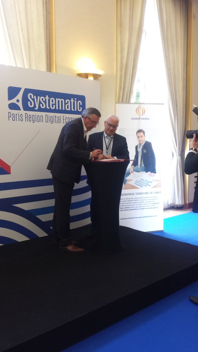 CaroD_G's tweet photo. C. Scherrer @MalakoffMederic et JL. Beylat @Pole_Systematic
signent officiellement leur nouveau partenariat #conv17 #WeAreSystematic https://t.co/NeVoVM9WZe