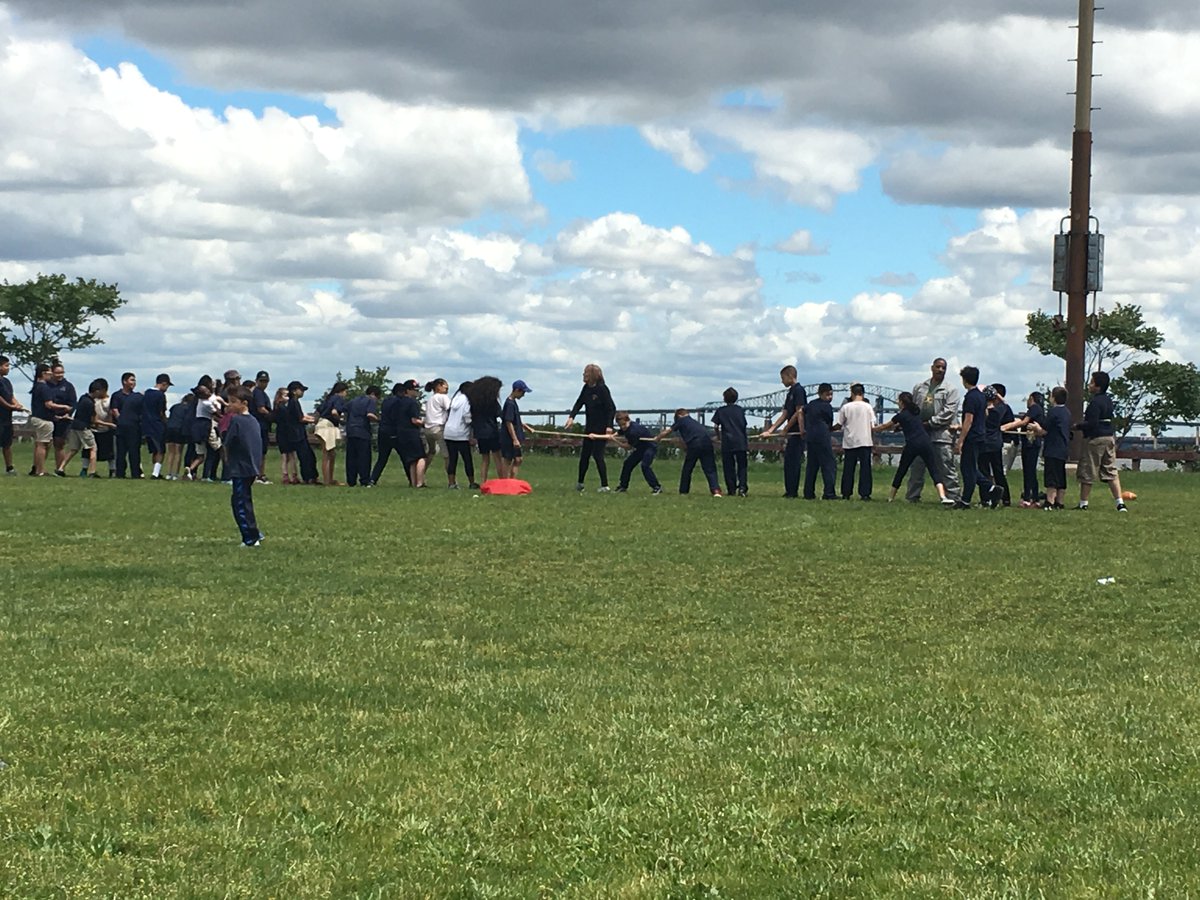 VroomSchool's tweet image. 5th Grade Field Day Fun! 😀🐉😀🐉 #friends #JuneFun