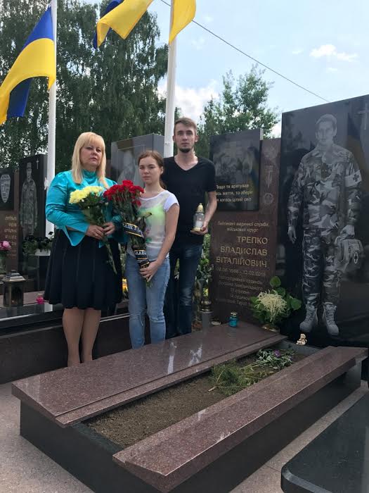 BsmuEdu's tweet photo. СТУДЕНТИ БДМУ ВШАНУВАЛИ ПАМ'ЯТЬ ВЛАДИСЛАВА ТРЕПКА
#БДМУ #BSMU #Чернівці
https://t.co/iRlK6rN71r https://t.co/n450LFyarO