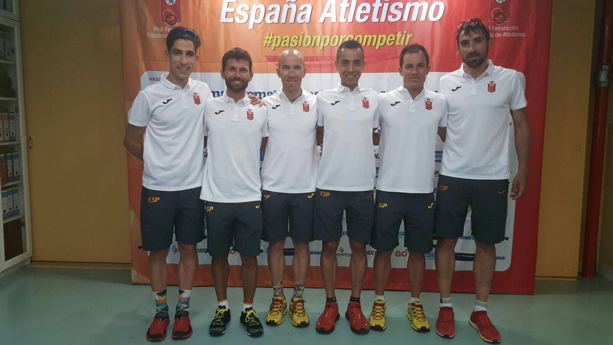 RevistaTrailRun's tweet photo. Aquí tenemos a nuestra selección y cuerpo técnico, listos para hacernos soñar de nuevo en un Campeonato del Mundo #pasionporcompetir https://t.co/CfXuoZyJ5v