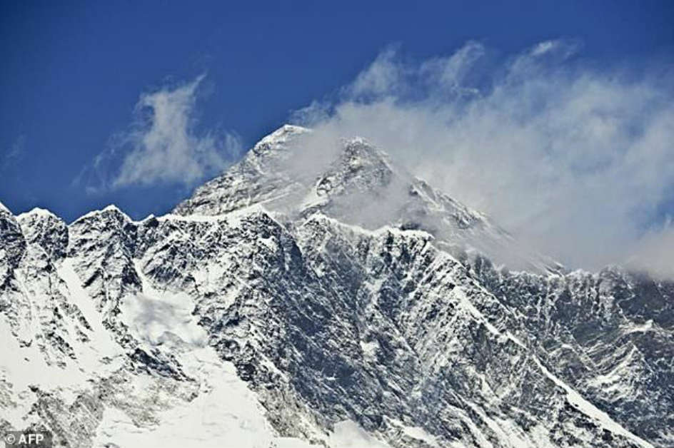 China to bar foreigners from climbing Tibetan side of Mount Everest bit.ly/2r966zu