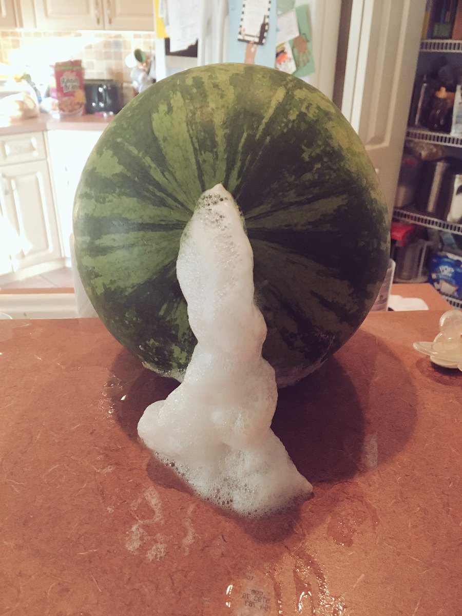 FriendsinFourth's tweet photo. What on earth is causing this?! #morningmess #unexplainedscience https://t.co/5DJwIQlan5