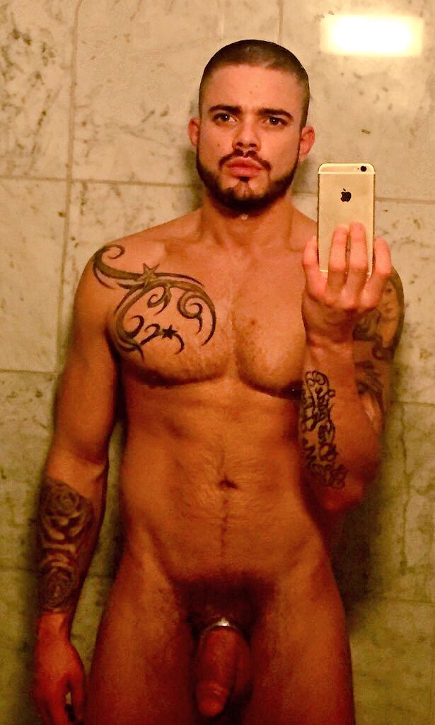 PaulRockXXX's tweet photo. Woof! @FABIOLOPEZXx1 is so hot 😛😛😛 #sexy #pornactor #nakedselfie #gayselfie https://t.co/tB740nQfYL
