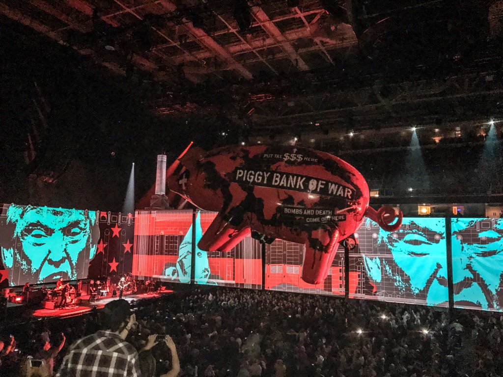 InspiroyDesign's tweet photo. #Resist @rogerwaters @billmaher #UsAndThemTour https://t.co/hbKVnHJO2a