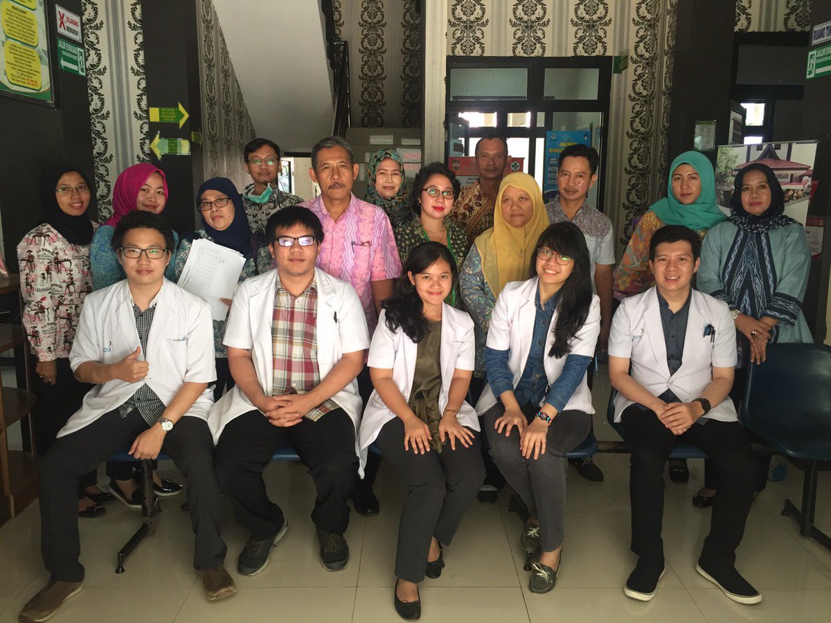 PkmBungursari's tweet image. Perpisahan PBL Dokter Muda Maranatha dr kiri ke kanan:Gideon Hadiwinata, Kevin Kenny, Ragita Putri, Nisa Ulina, Dewanto Andoko @ukm_official