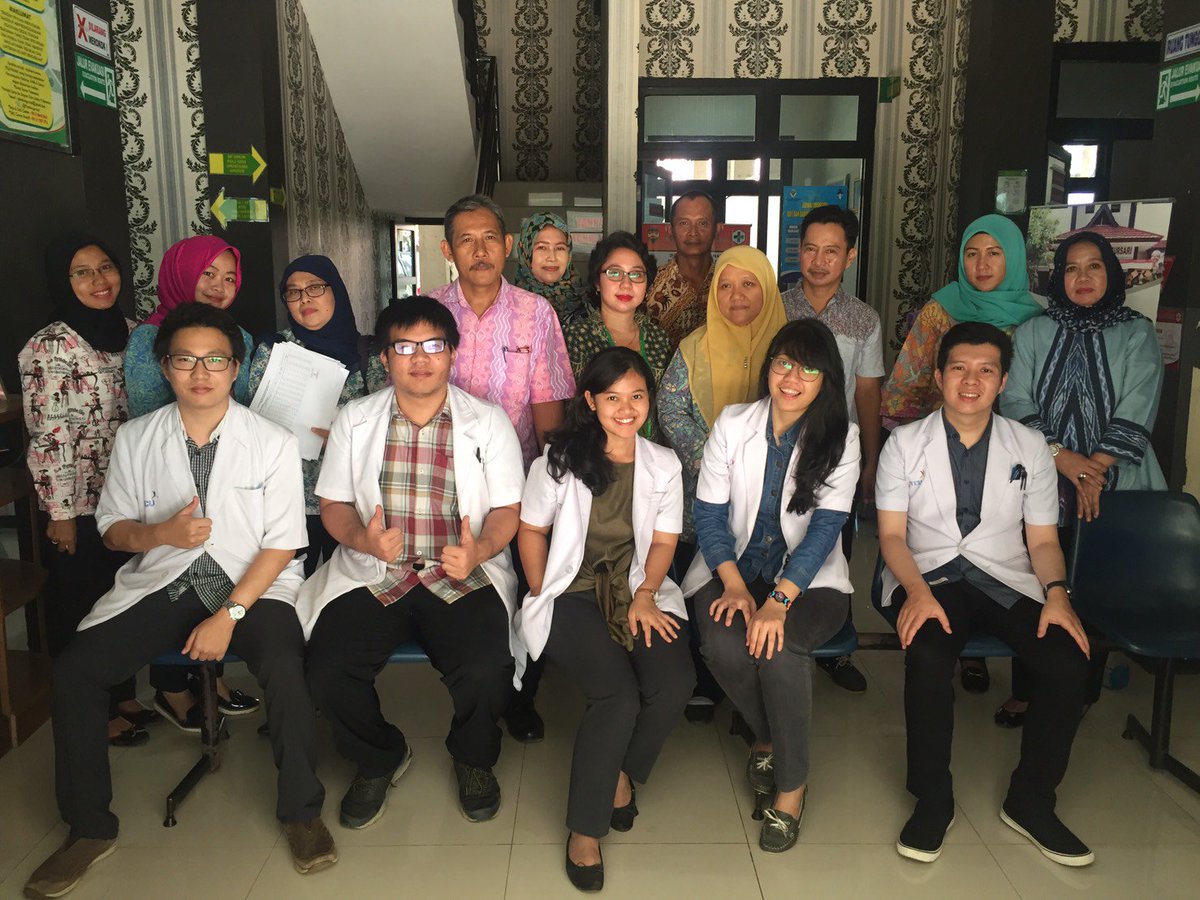 PkmBungursari's tweet image. Perpisahan PBL Dokter Muda Maranatha dr kiri ke kanan:Gideon Hadiwinata, Kevin Kenny, Ragita Putri, Nisa Ulina, Dewanto Andoko @ukm_official