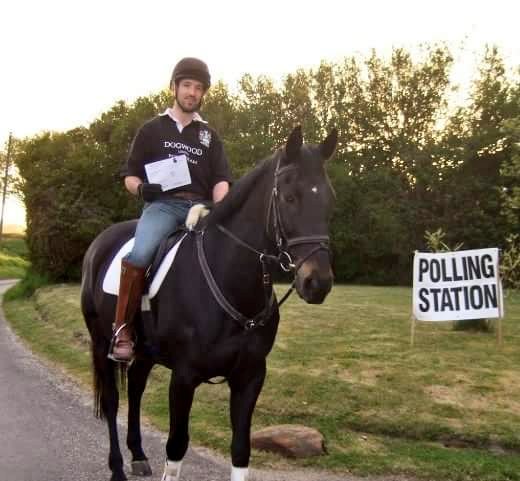We love #dogsatpollingstations but #horsesatpollingstations are the 'mane' event! So 'hoof it down' with your 'neighbours' to #Vote2017 😂