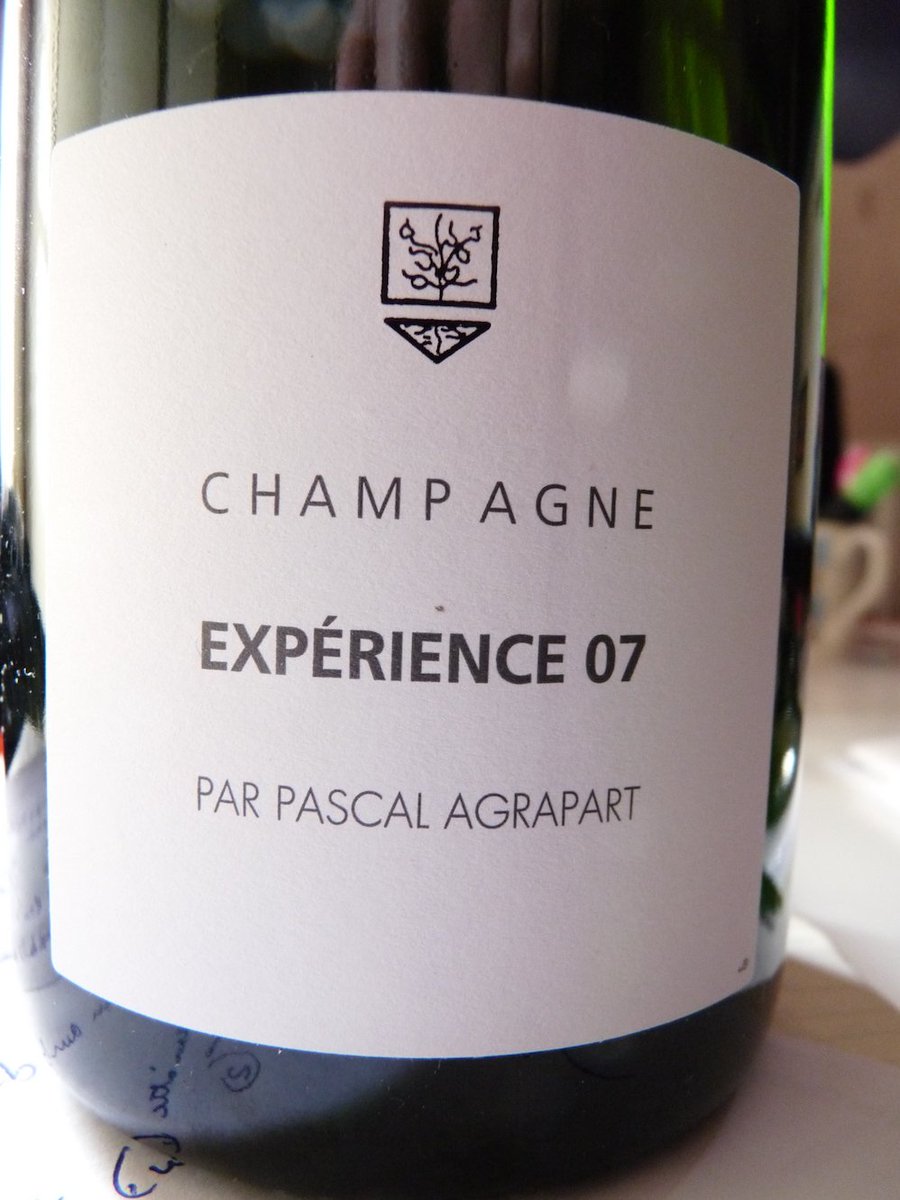 Why we must never call it #GrowersChampagne and more. @anneinvino gets to grips with #NewWaveChampagne. Click here the-buyer.net/tasting/wine/a…