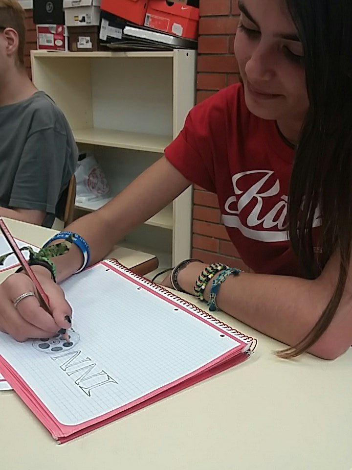 InnovafilmsCO's tweet photo. Aquí tenim a la nostra dissenyadora gràfica, Marina Galindo, treballant en la nova capçalera de la productora.💪 https://t.co/lA07U3zp7E