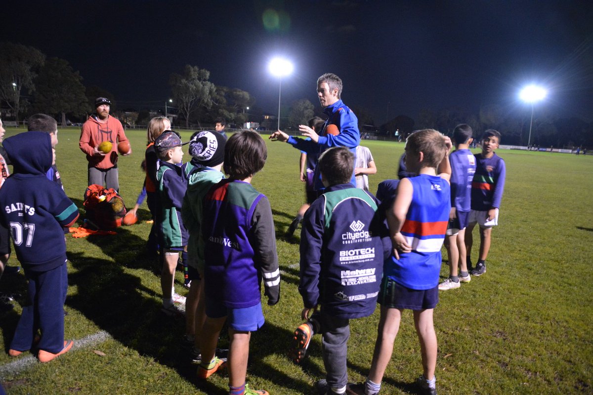 1116sen's tweet photo. Bulldogs captain @BobMurphy02 was front and centre at the @NorthernSaints' Good For Footy night put on by the team @AsmithToyota. https://t.co/idjDfEKkBB
