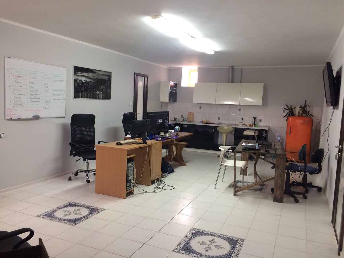 bitcadplatform's tweet image. News: BitCAD team has moved to a new office. Now we have our own double decker building: kitchen and 3 meeting rooms🏡