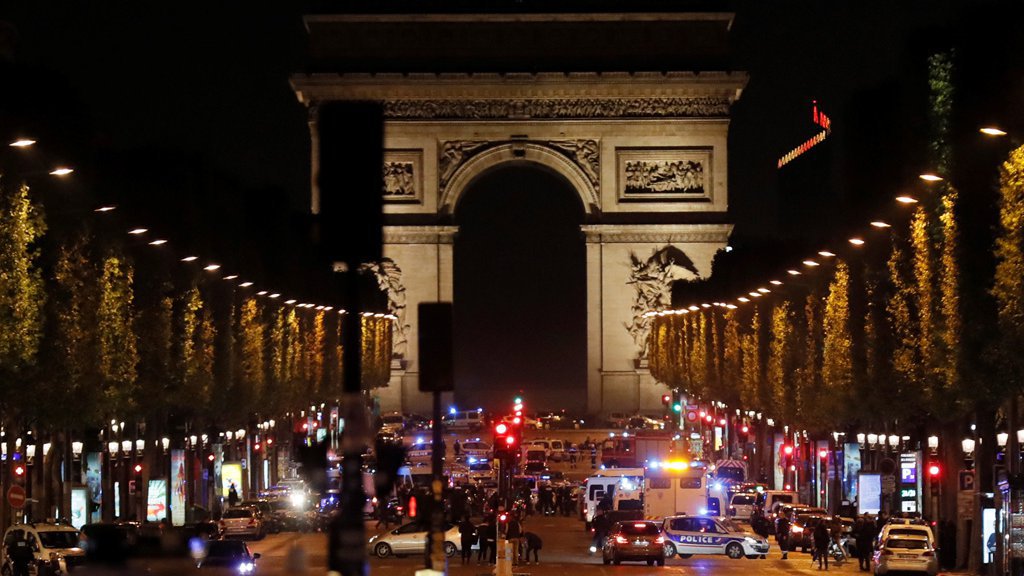 France3Paris's tweet photo. Attentat sur les Champs-Elysées : un sixième suspect en garde à vue | https://t.co/fkCrLemna8 #ChampsElysees #Cheurfi #terrorisme https://t.co/53EPK5ureE