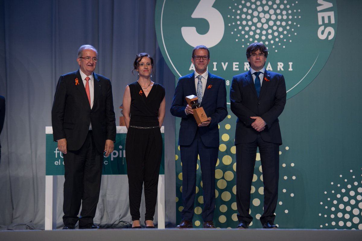 E_Controls's tweet photo. Compartimos con vosotros la imagen oficial de la entrega del premio como empresa más competitiva en los #30PremisPimes a @E_Controls https://t.co/5xsTd7psZx