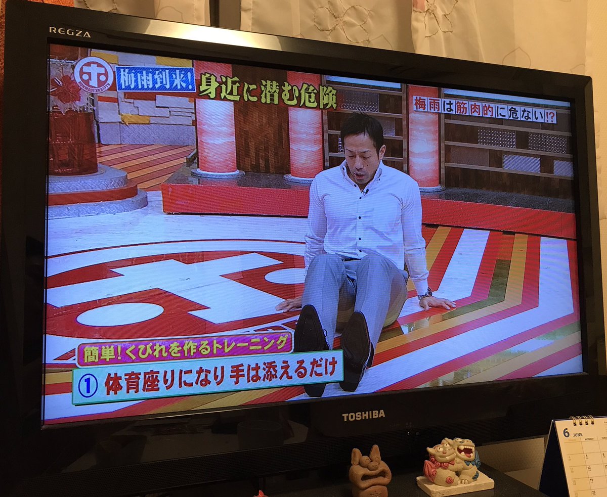 nachan_822's tweet photo. ホンマでっかTVで紹介されてた
【 簡単！くびれトレーニング】

①体育座りをして手は体を支えるように床につく
②お腹を凹ませてキープ
③足を浮かせて左右に振る

💡足を振る時は呼吸を止めず、膝が倒れるタイミングで息を吐く

気づいた時にやっていると自然とくびれができるみたい！😳 https://t.co/eSbjHWfD8f
