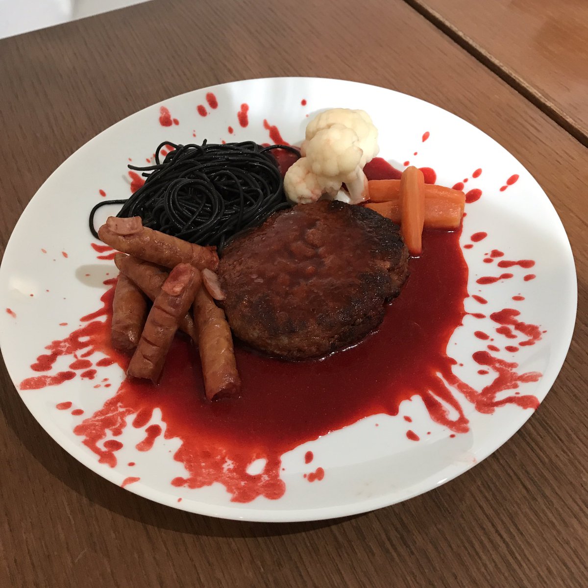 The Guest Cafe Diner 池袋パルコ店 Auf Twitter 東京喰種カフェ ただいま15分程でご案内しております すこし早めの夜ご飯にヒナミのハンバーグはいかがですか 東京喰種カフェ