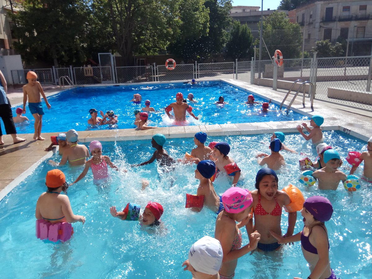 CorMarFig's tweet photo. Aquesta setmana ja hem començat a fer xip xap a l' escola🏊🏊#Quedivertitt!! https://t.co/MREHfdFcKA