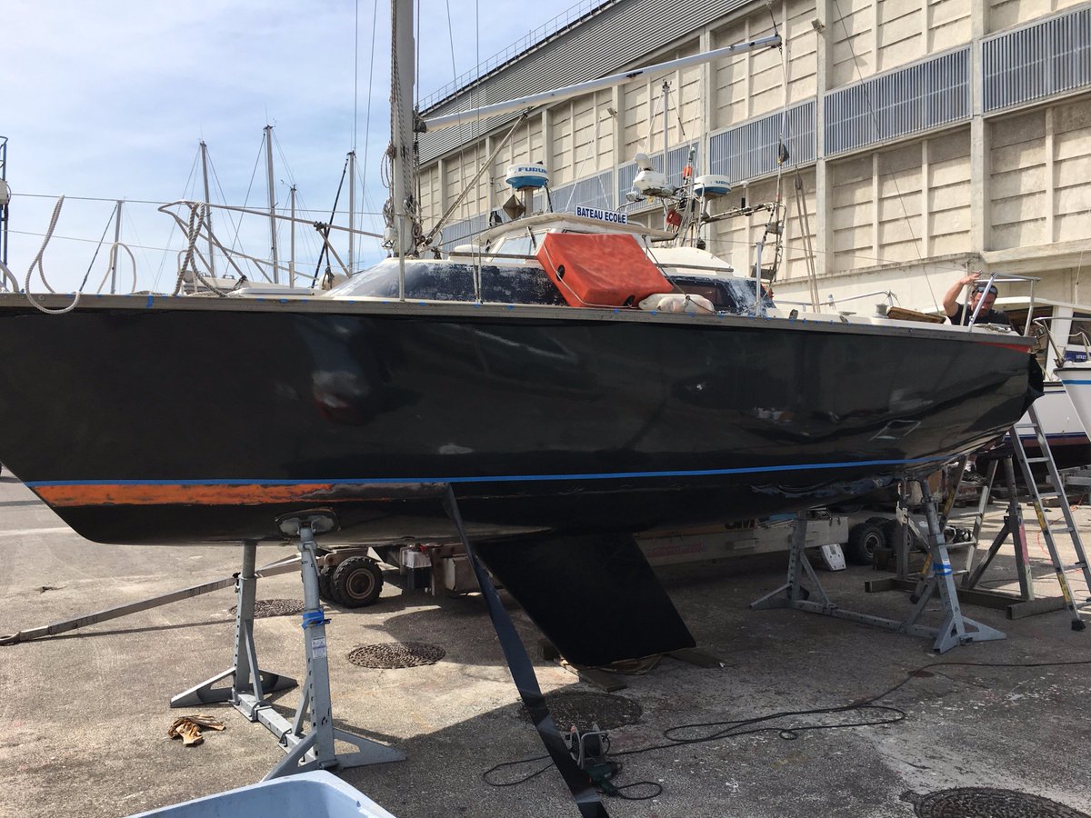 Changement de look pour ce <a href="/_DufourYachts_/">Dufour Yachts</a> Dufour 24 de 1979. #relooking #wrapping #covering