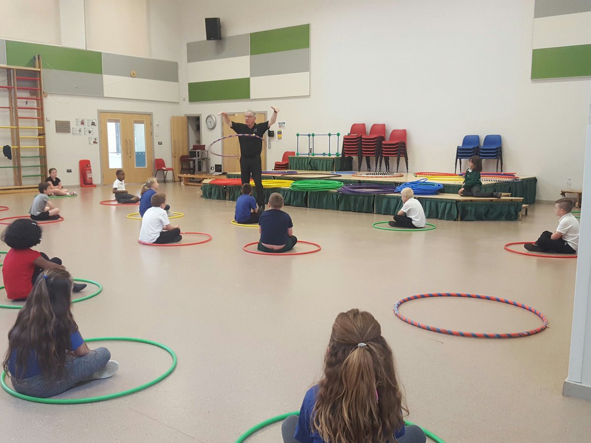 AldermansGreen's tweet image. Year 4 having a hoop load of fun! #hoopguy. #AGCPSsports