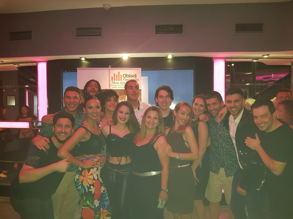 RaulOgalla's tweet photo. Hay cosas que no valen ni 30.000€ ni 3 millones. Anoche @TuCaraNoMeSuena ganó amor, amistad y, ante todo, música. Te quiero @FranValenzueIa💚 https://t.co/82ikoLwrTy