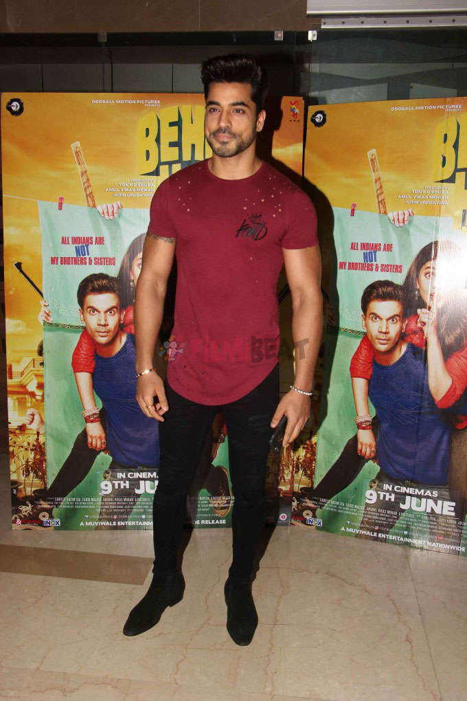 TheRealityPost's tweet photo. In Pics : #BiggBoss 8 winner #GautamGulati at the screening of his upcoming film #BehenHogiTeri ! https://t.co/Ff58JLJvBl