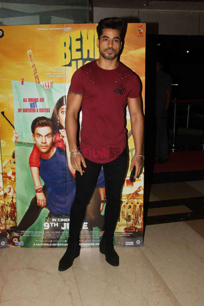 TheRealityPost's tweet photo. In Pics : #BiggBoss 8 winner #GautamGulati at the screening of his upcoming film #BehenHogiTeri ! https://t.co/Ff58JLJvBl
